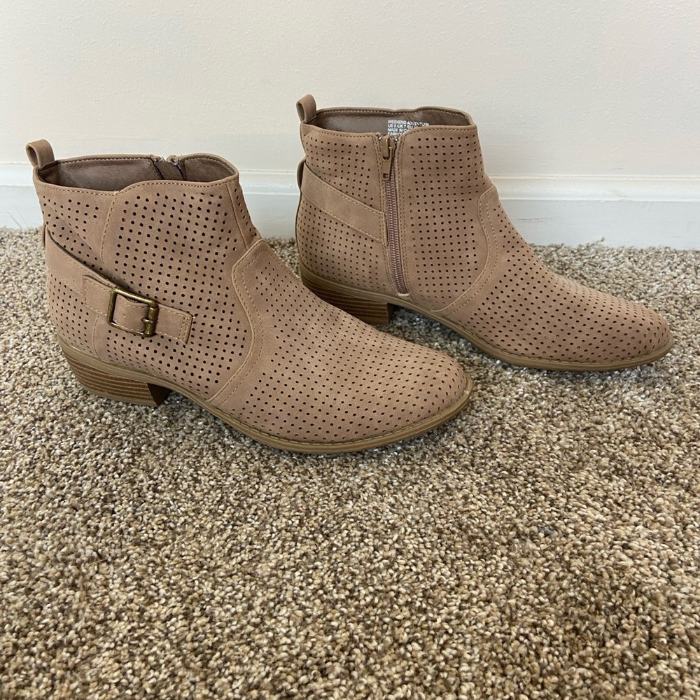 Just Fab ankle boots